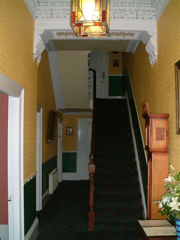 Bed and Breakfast Claremont House Дан-Лері Екстер'єр фото