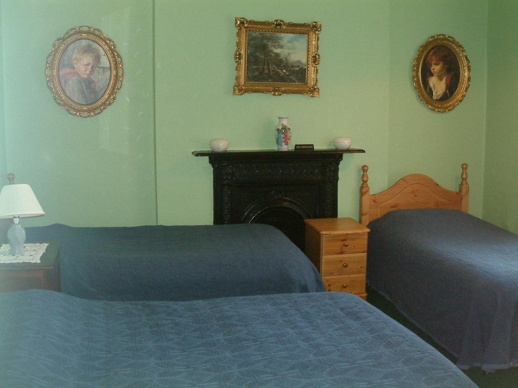Bed and Breakfast Claremont House Дан-Лері Номер фото